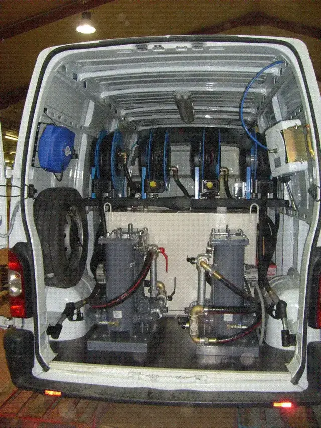 Equipamento de microfiltragem de gasóleo montado na viatura da Tecnopetrol